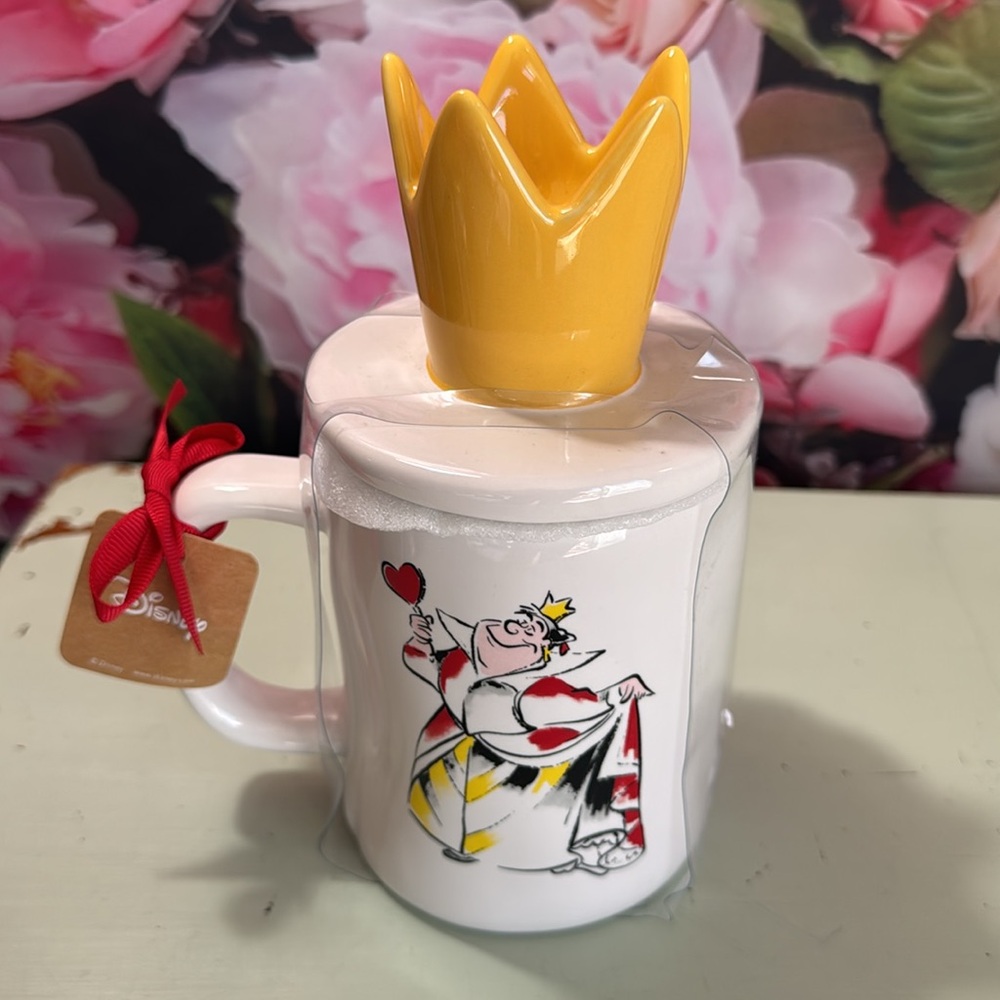 RAE DUNN Alice in Wonderland Queen of Hearts Mug w/Crown Topper - Picture 4 of 5